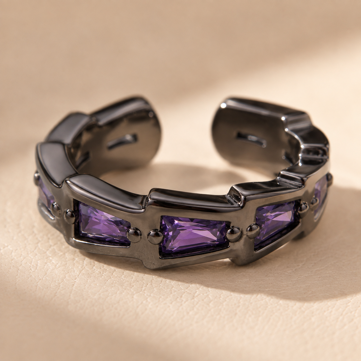 Baguette Line black tone ear cuff worn on the upper ear