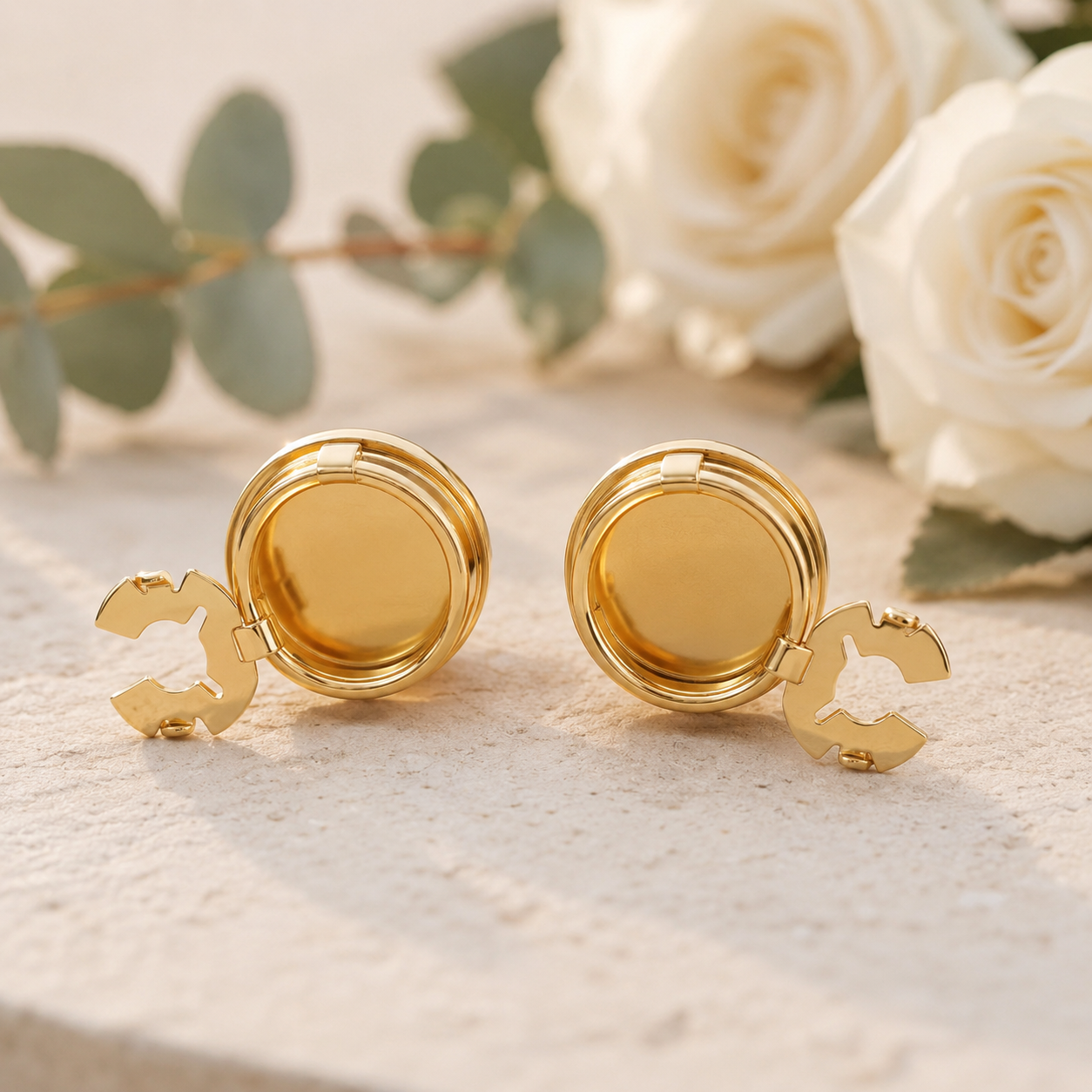 Red Agate Button Clip with Gold-Plated Finish